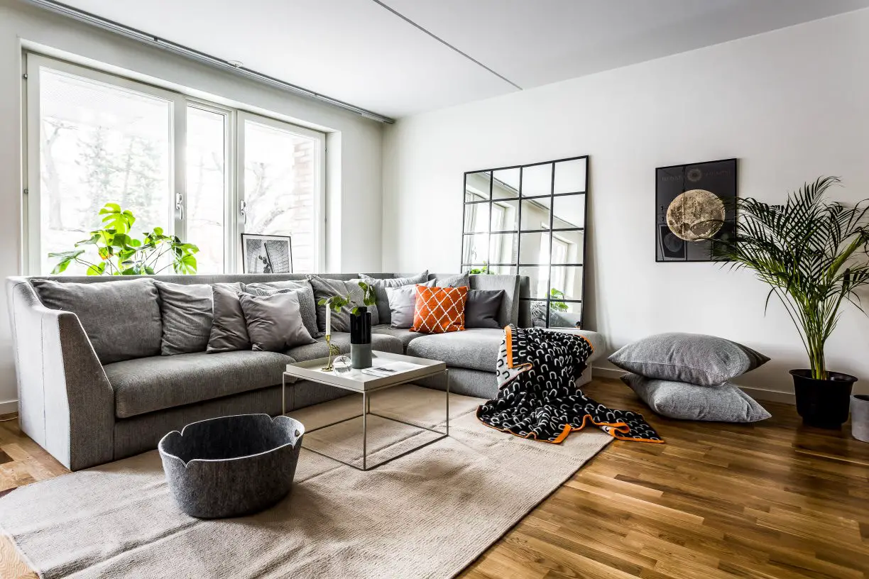 镜子的创意安装 | 藏在沙发后的艺术-8