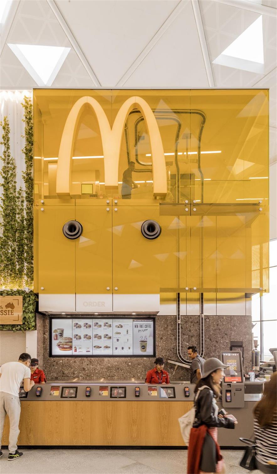 悉尼机场麦当劳店面设计丨澳大利亚悉尼丨Landini Associates-20