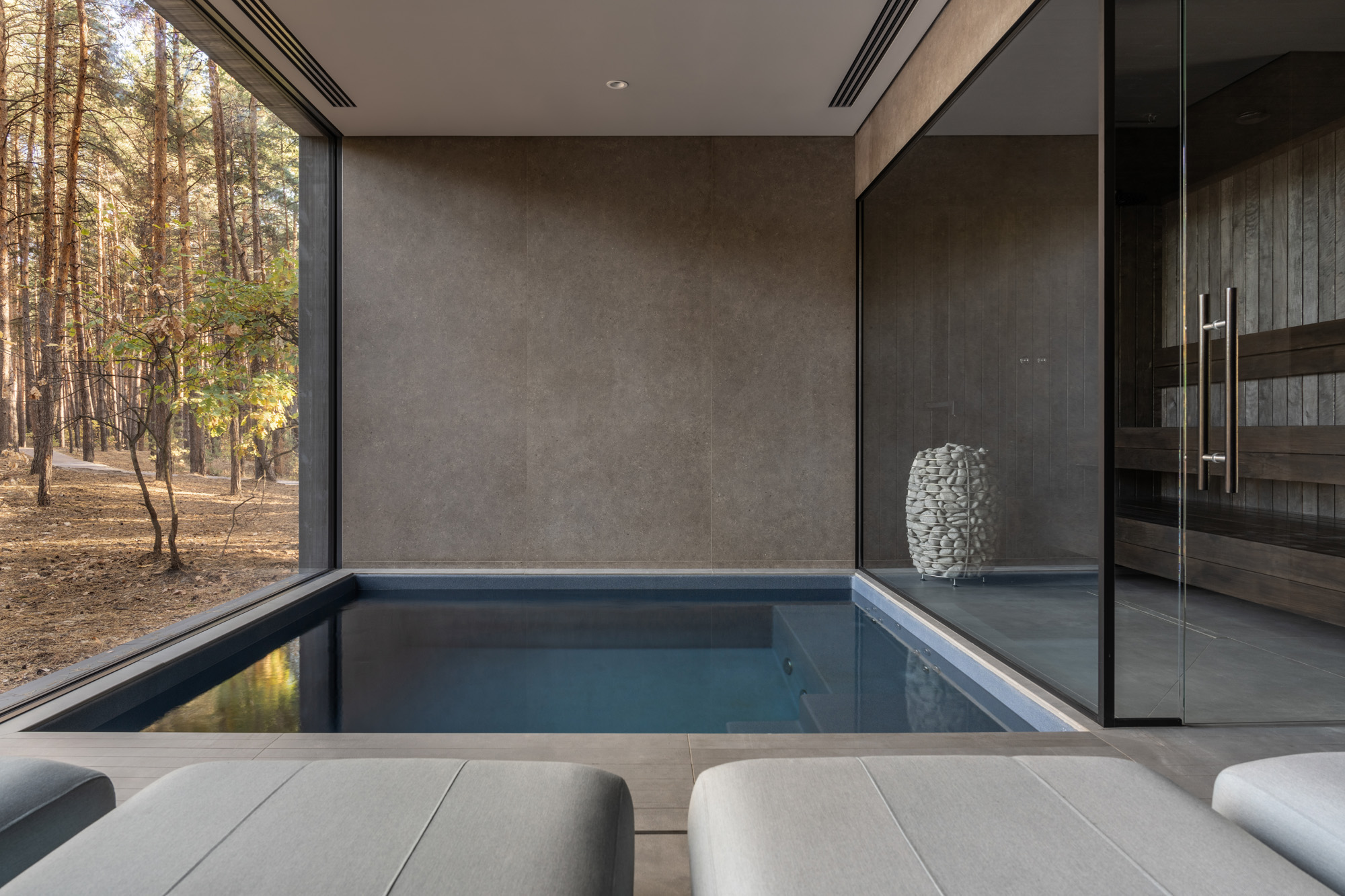 维拉，韦尔霍利雷拉公园

注：Verholy Rela可能并非标准常见词汇组合，若有特定背景信息，可能会有更精准的译法这里是按照常见音译处理 -21