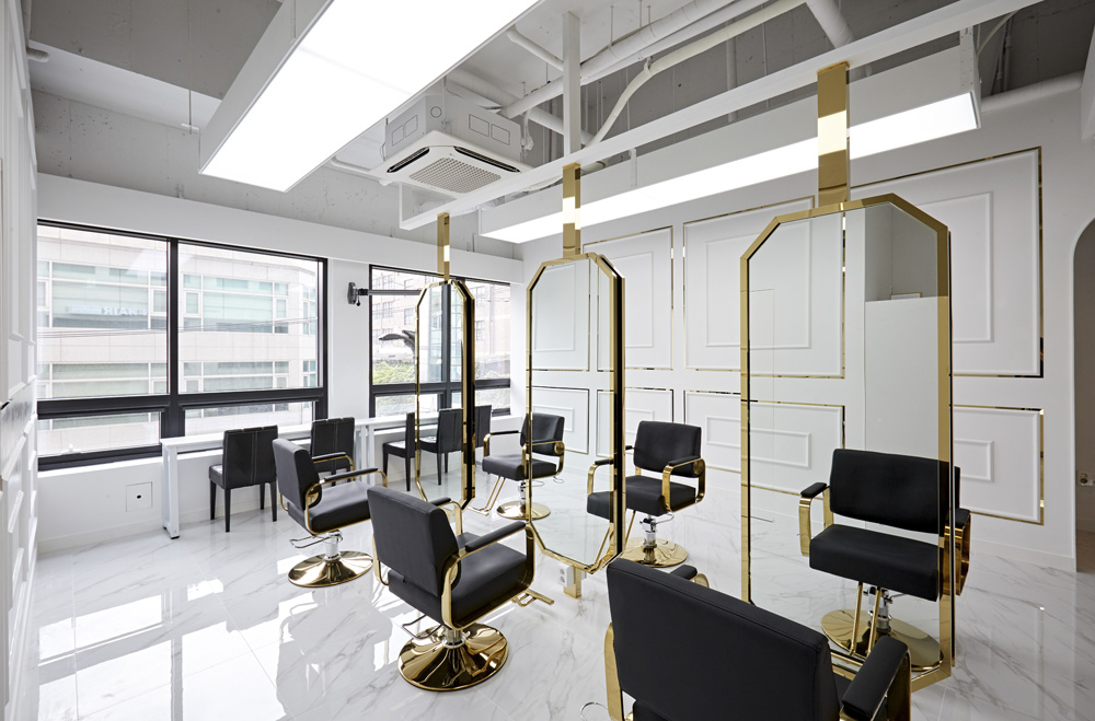 首尔江南区的 15 平白色简约美容室设计-4