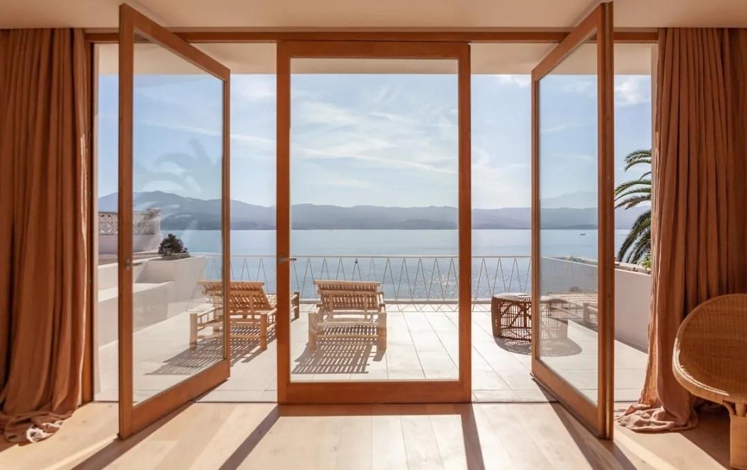 Amelia Tavella--法国经典的海景别墅-33