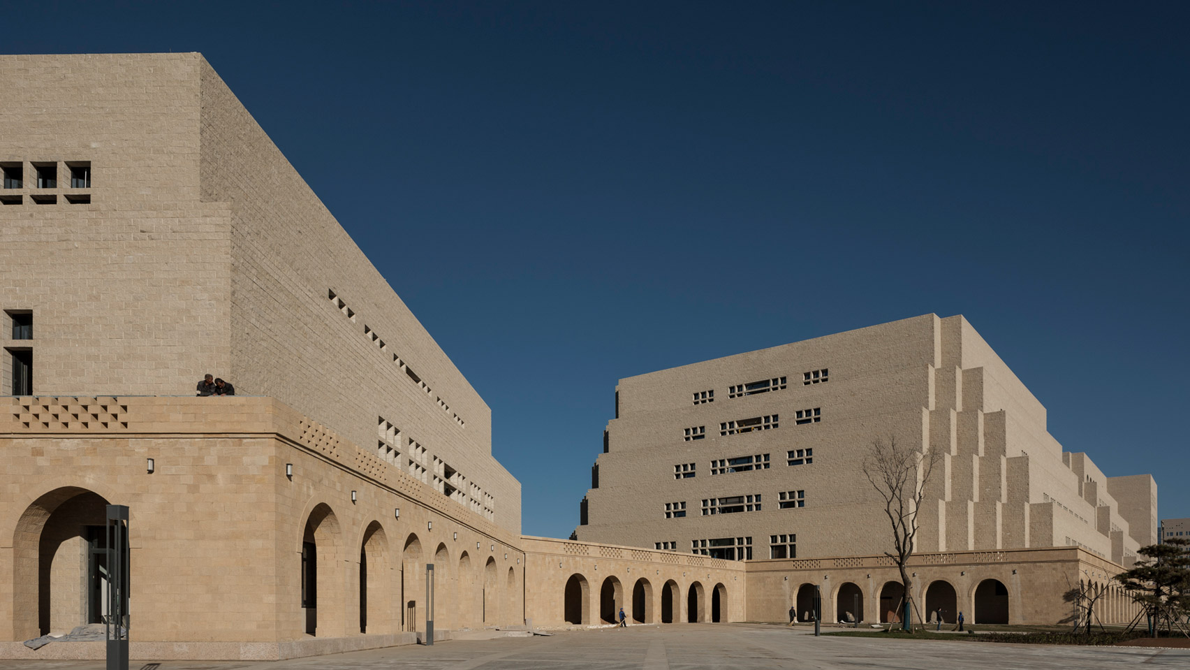 延安大学校园融入古石窑洞文化-0