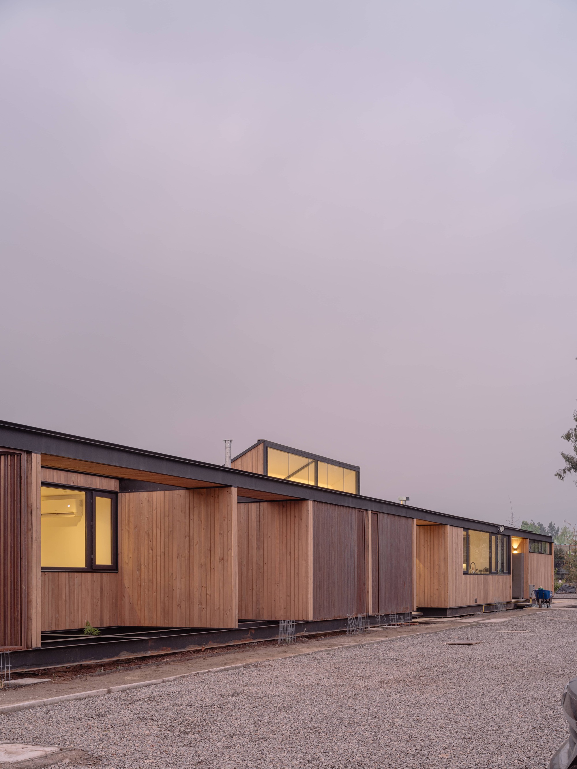 House with Lucarna / Paralelo Transversal-24