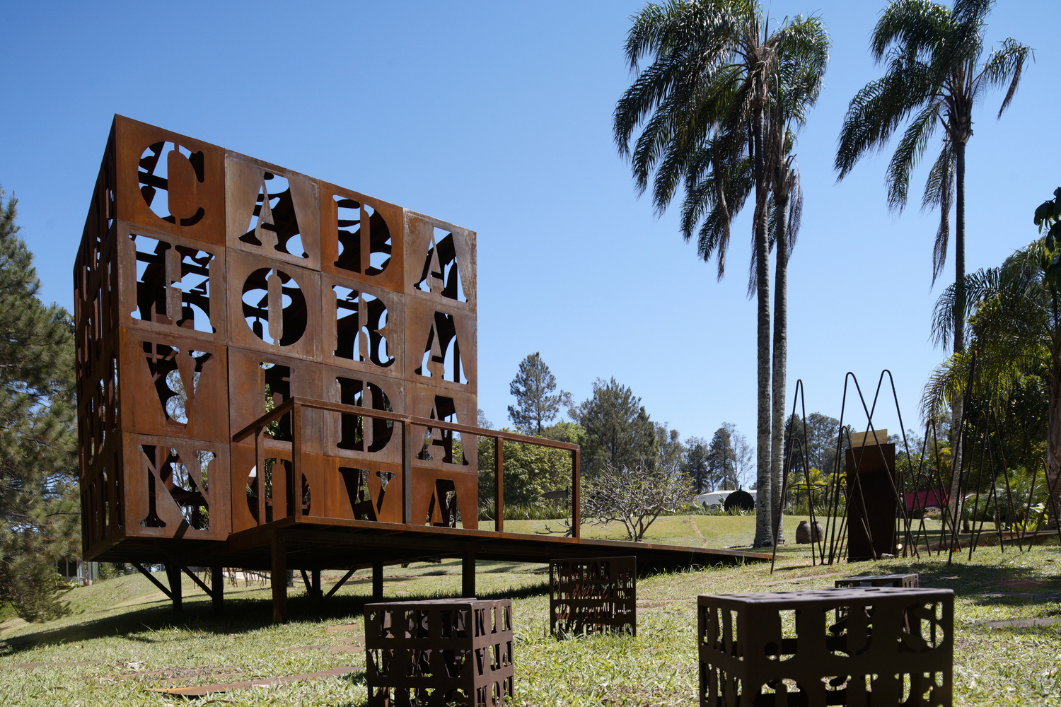 立方诗境 · 巴西 CUBOESIA & STEEL GARDEN 多感官空间艺术-25