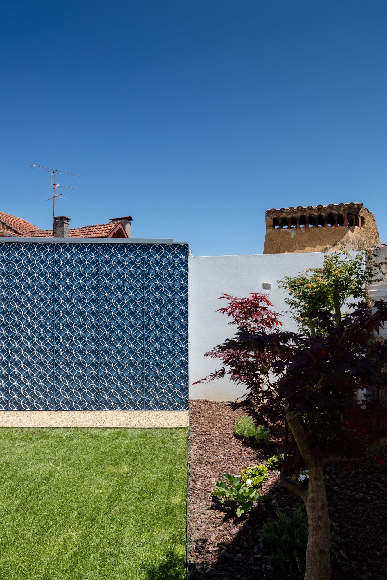 葡萄牙奥瓦城市翻新住宅，内外兼修的现代美学-54