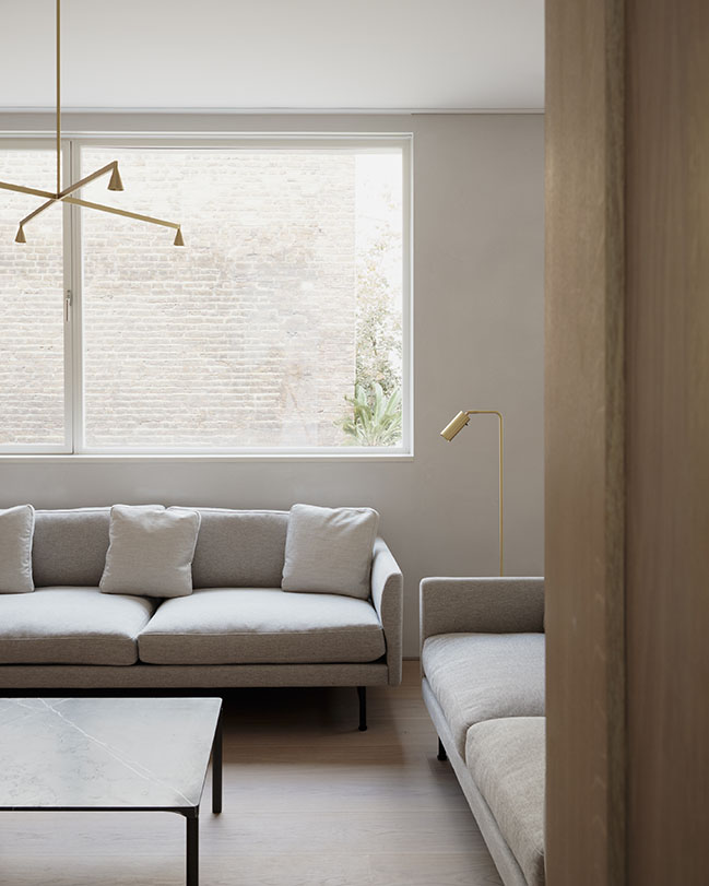 Market Mews by Ampuero Yutronic | A Modern Retreat in a Historic Conservation Area-3