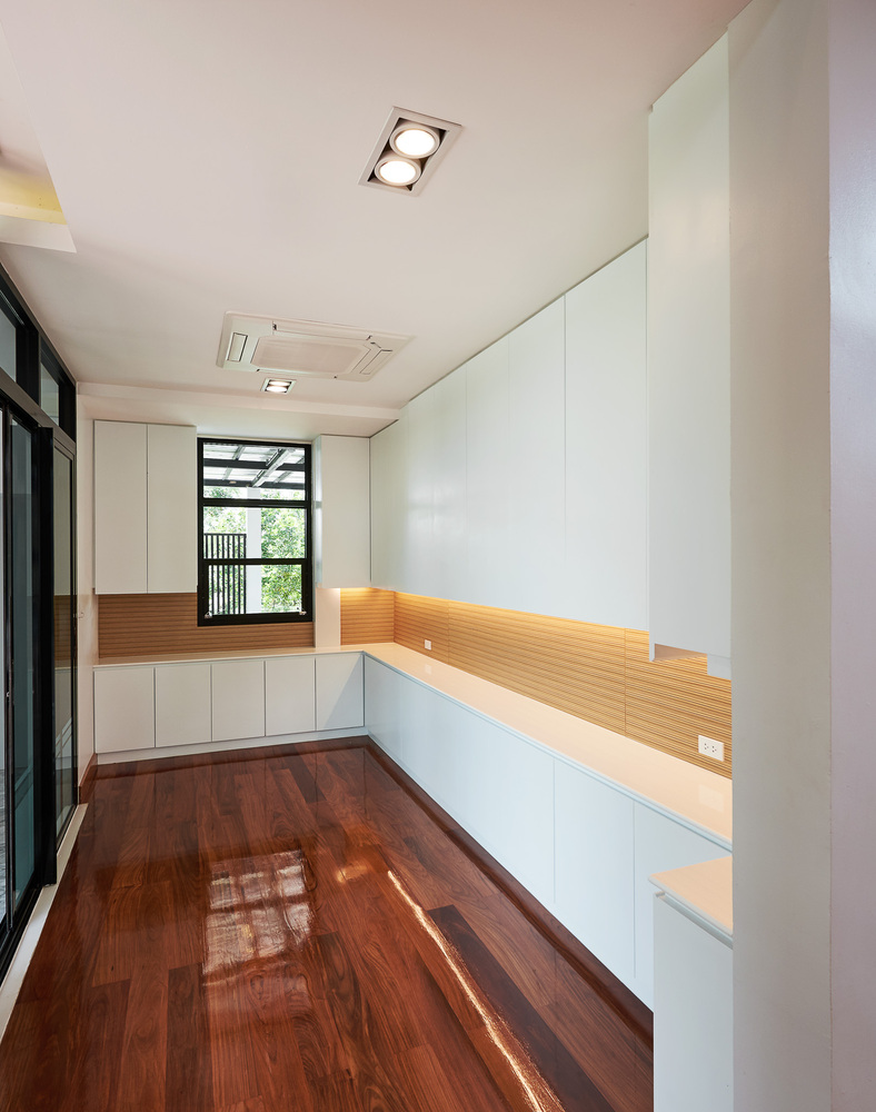 泰国田园风光中的现代钢结构之家-61