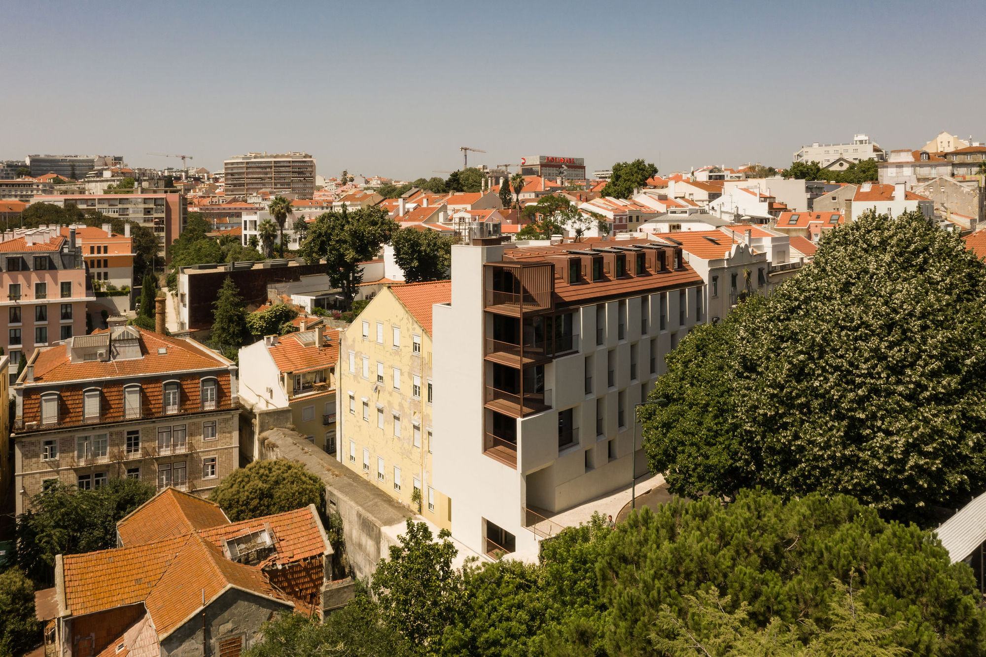 Residential Building by the Aqueduct / António Costa Lima Arquitectos-24