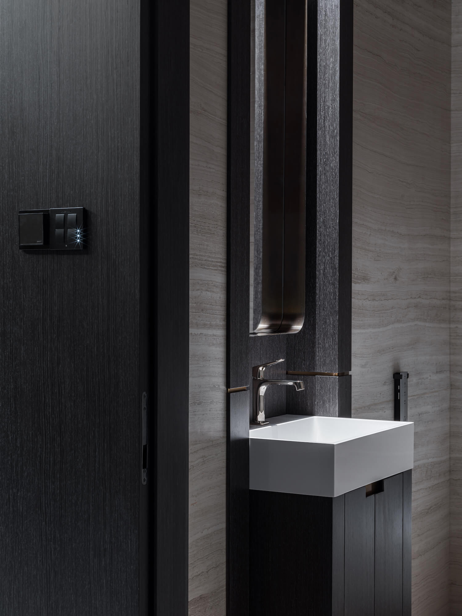 莫斯科黑色系公寓设计 既沉稳又有质感-24