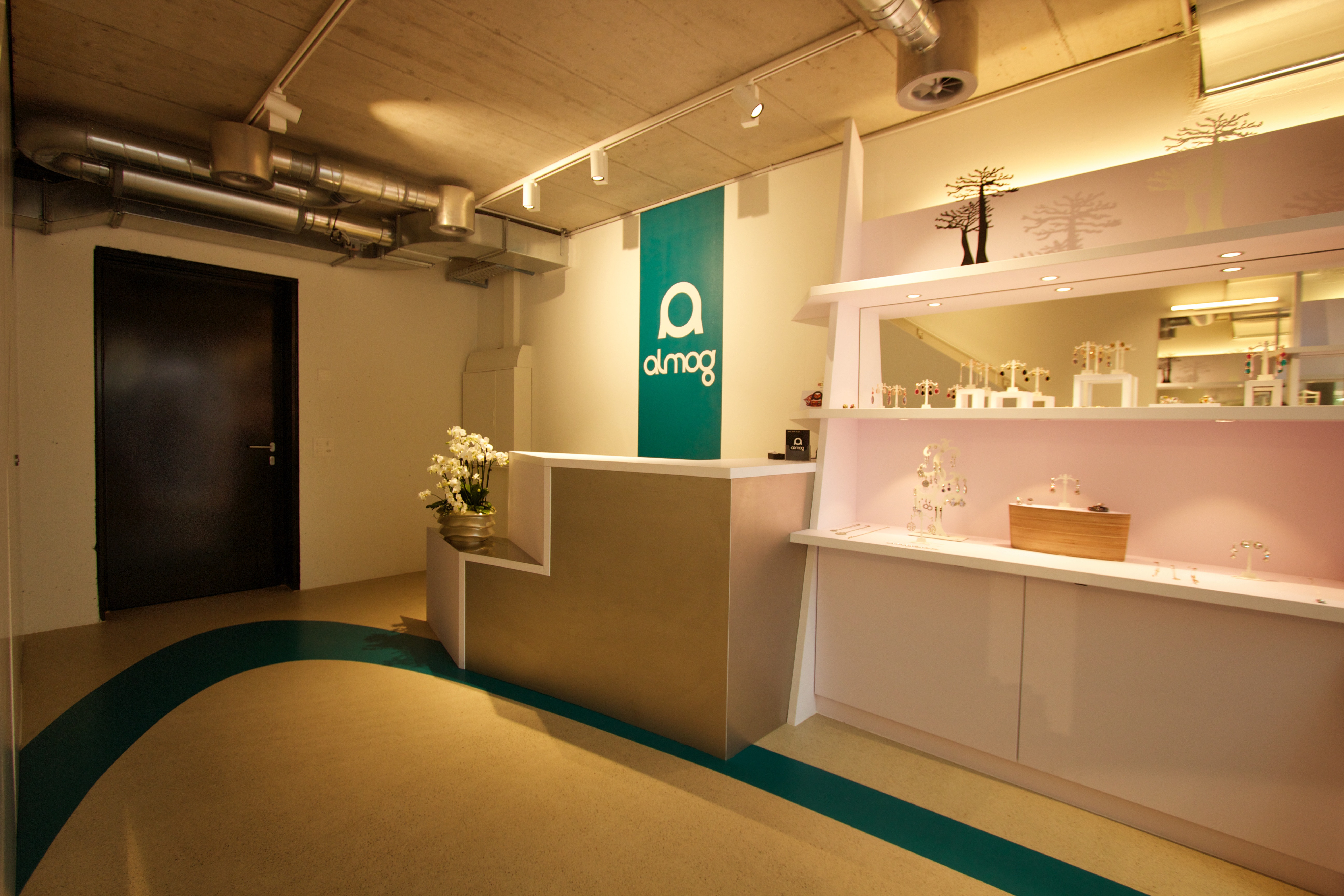 瑞士阿尔莫格珠宝店 | 沉船寻宝的室内设计-23