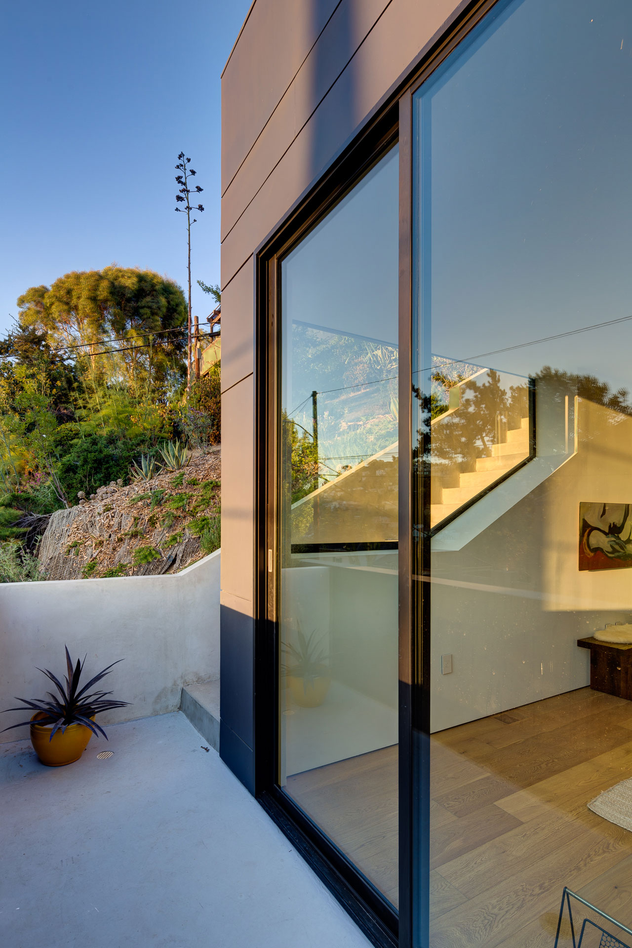 Modern Residence Full of Light and Comfortable Spaces in the city of Los Angeles, California, USA-15