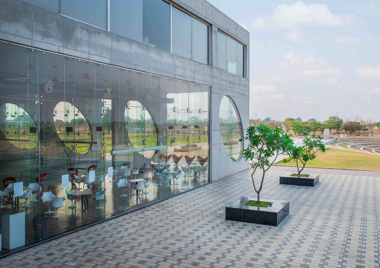 沃克森商学院 | 绿色环保的无障碍校园设计-30