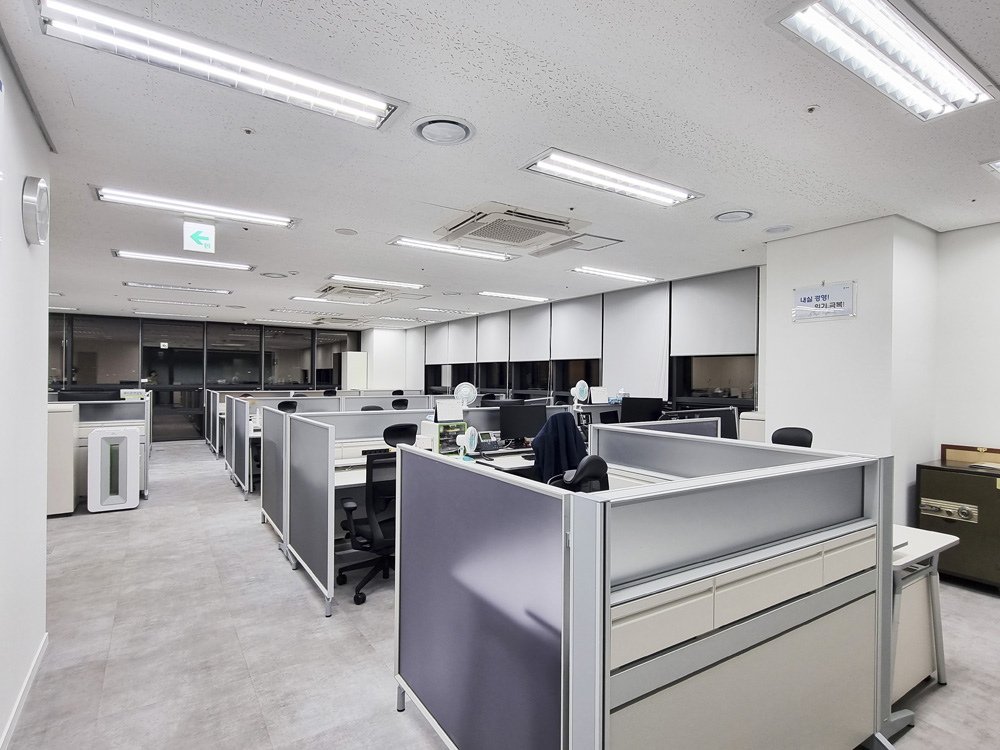 汉艺时论 | 白色调打造 47 平米极简办公空间-5