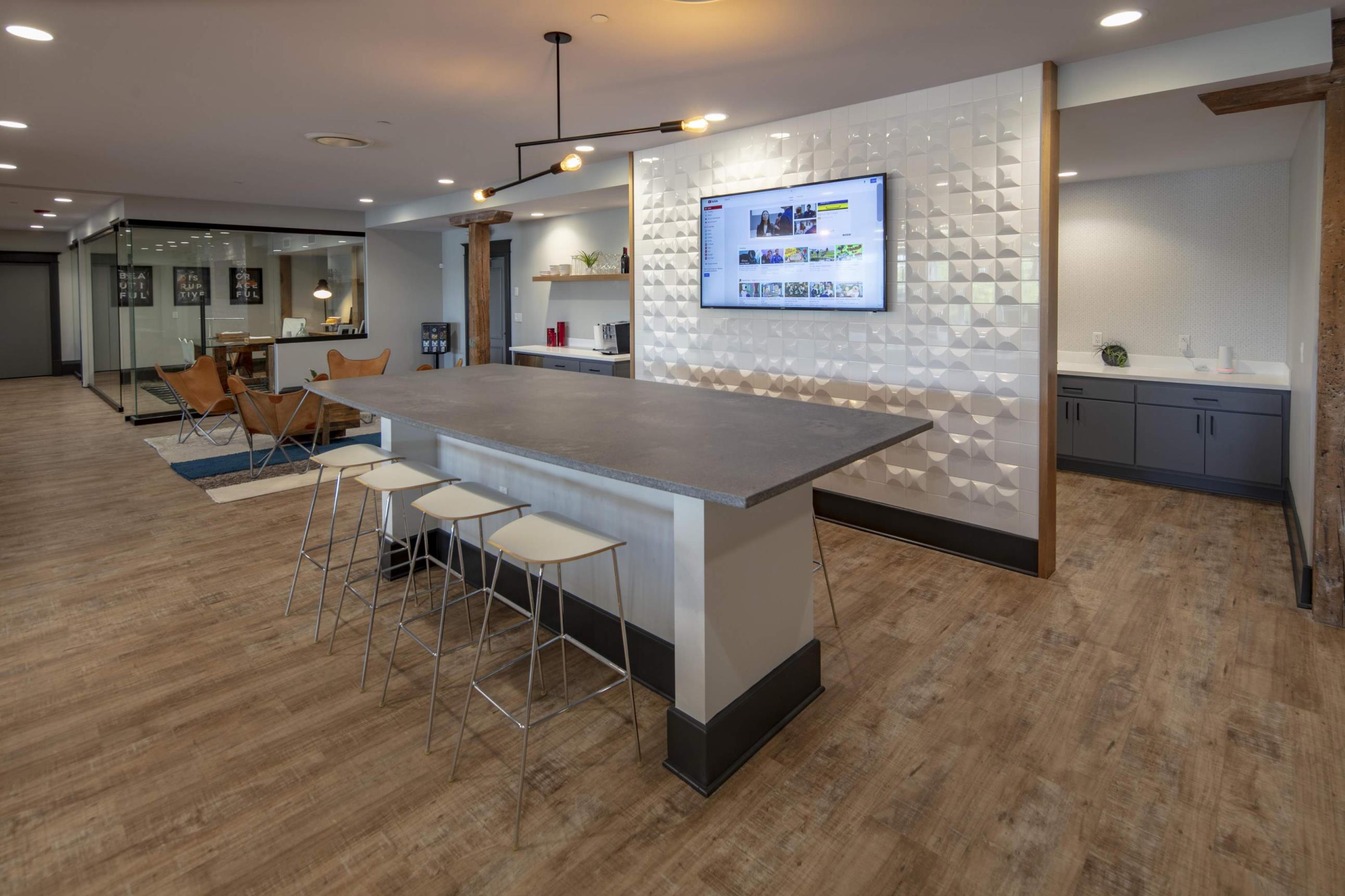 全圆环营销设计公司办公室翻新丨Ghafari Associates-17