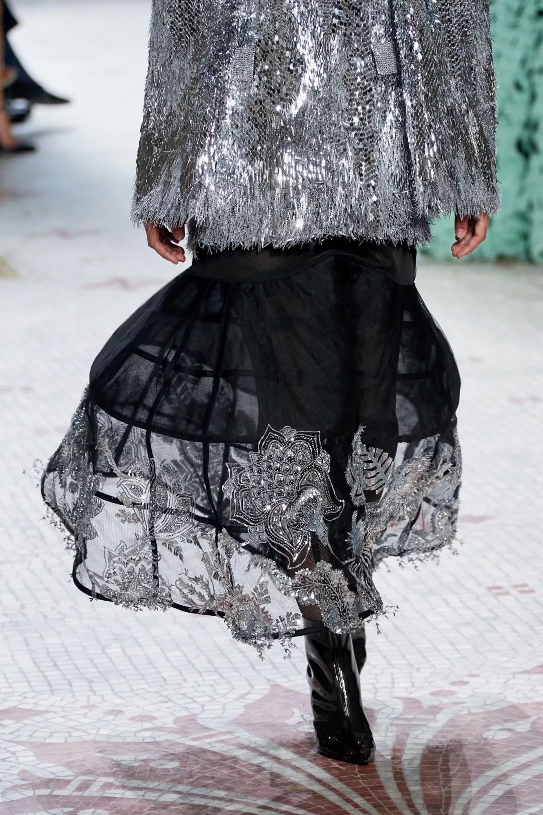 激进贵族的硬核高订 | Givenchy 2019 秋冬高级定制系列-40