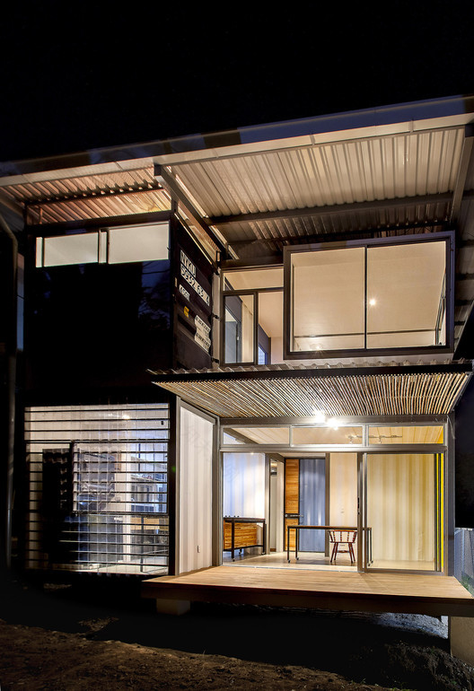 Franceschi Container Houses Re Arquitectura + DAO-1