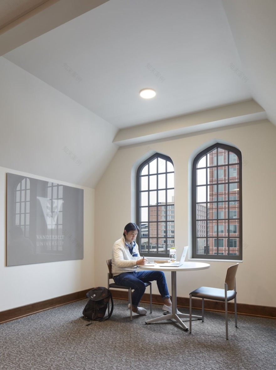 Vanderbilt University 的 Nicholas S. Zeppos College | 现代哥特式建筑魅力-20