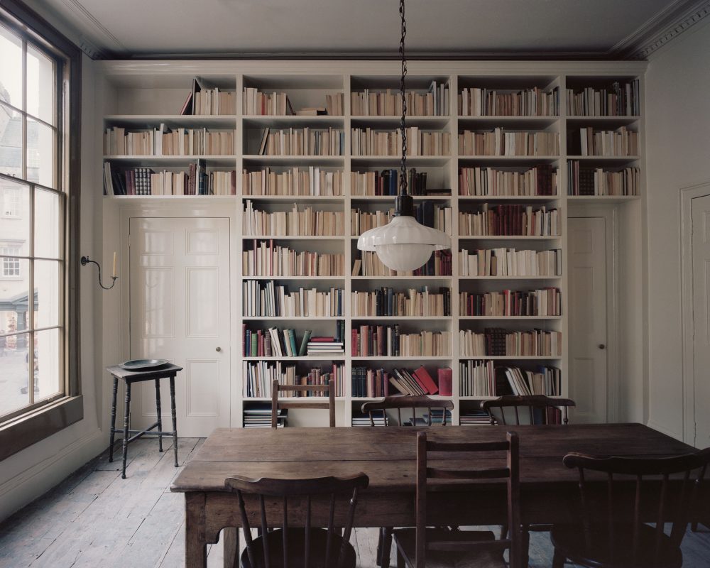 伊索新邦德街店（注：AESOP是品牌伊索，New Bond Street是伦敦著名的新邦德街，这里推测是伊索位于新邦德街的门店，若有更准确语境信息可进一步精准调整） 丨James Plumb-15