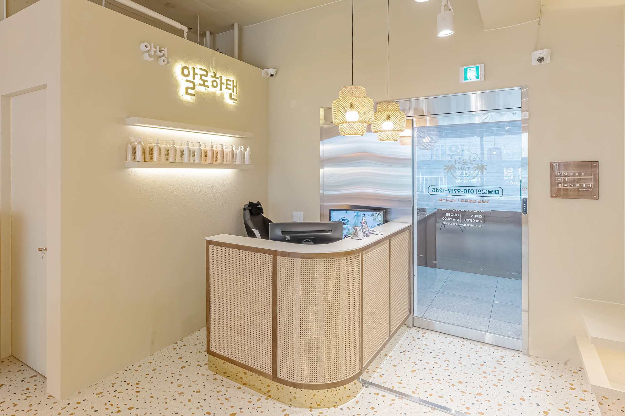 22 坪橙色调 pointing 店铺室内设计-2