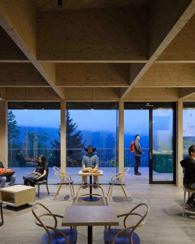 普斯特夫尼网关中心丨henkai architekti