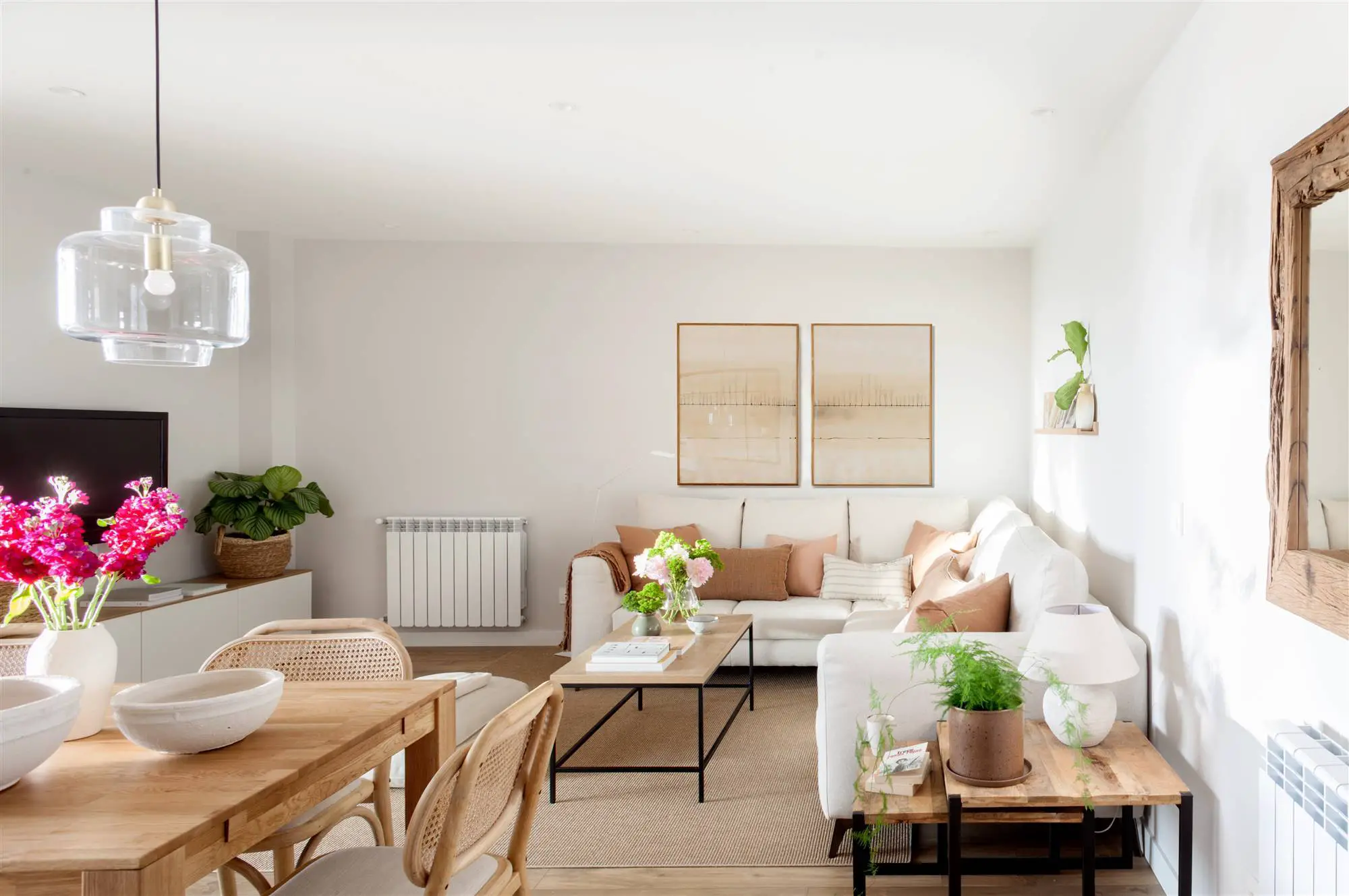 厨房中的一扇天窗,用于一间经过翻新的现代公寓-4