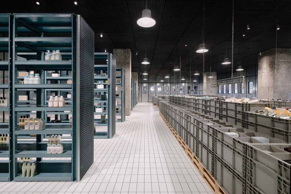 HARMAY 話梅成都悠方店 | 融合美妆、烘焙与酒吧的 24 小时活力空间-16