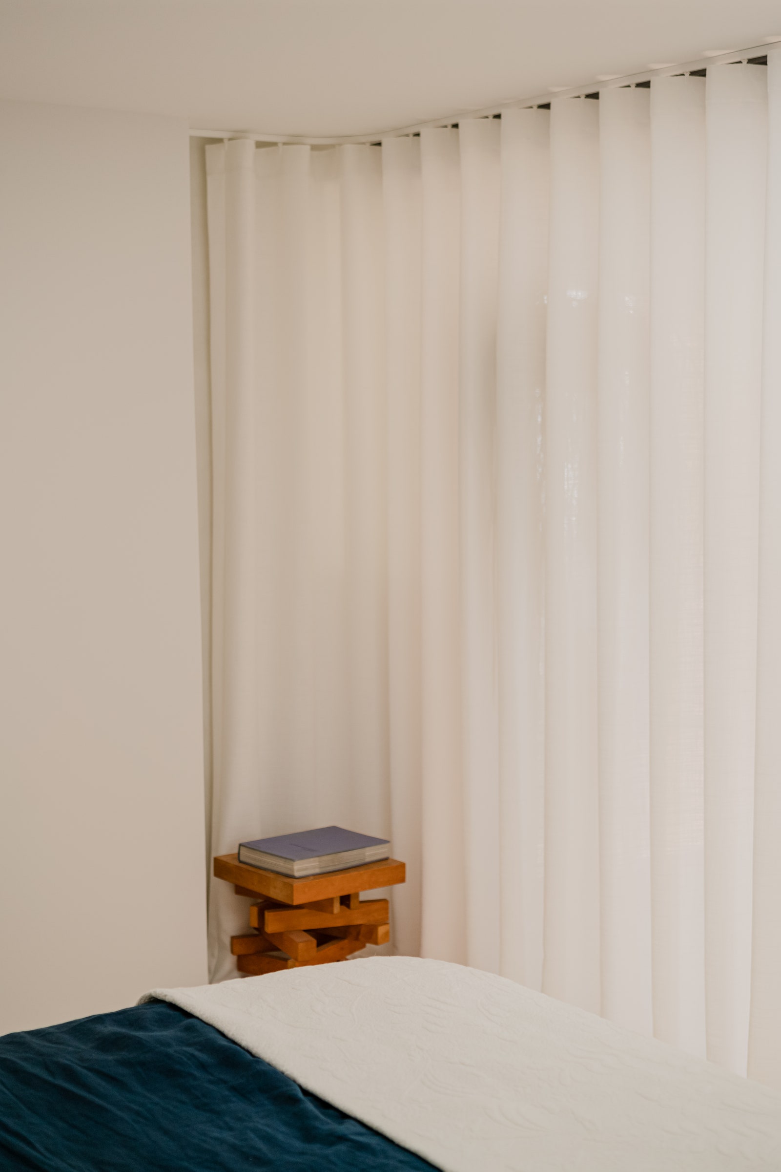 阳光明媚的室内设计 | 五个优雅空间-1