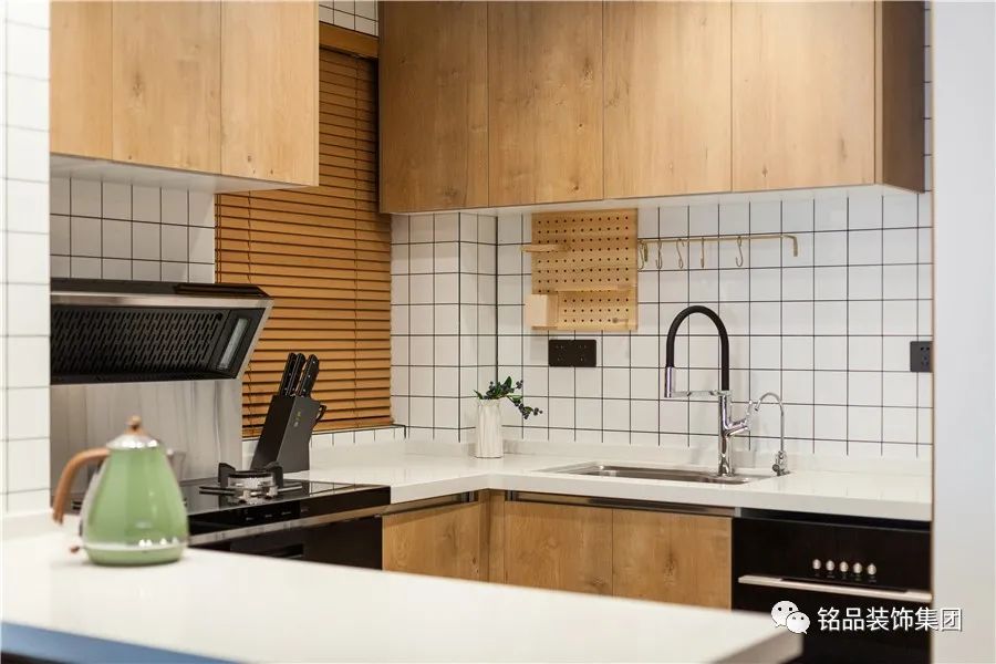 85㎡北欧风旧房改造,原木与乳胶漆的完美融合-35