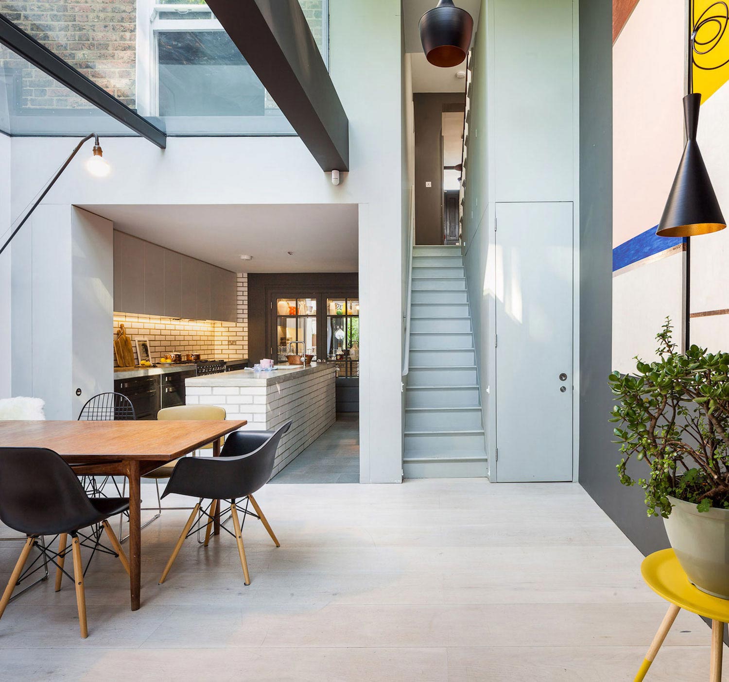 伦敦 30 工作室建筑师打造阳光戏剧性家庭住宅-11