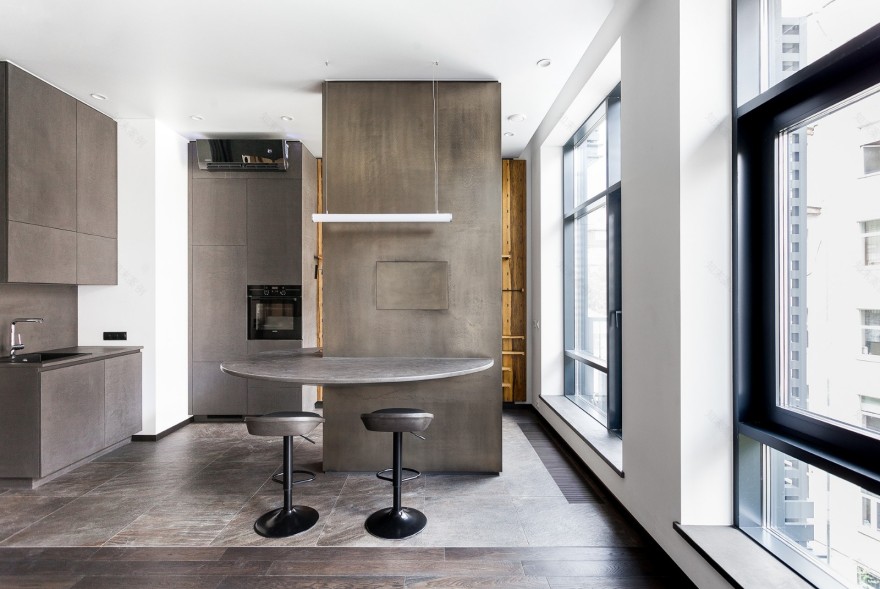 莫斯科原色系硬派风格住宅设计-0