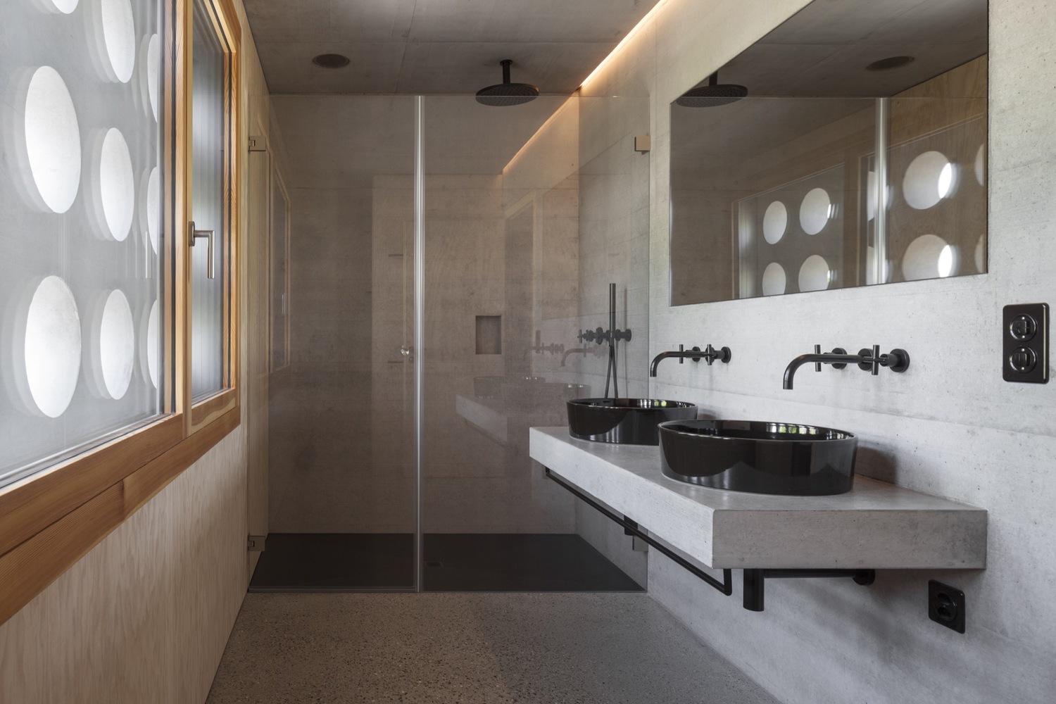 瑞士 Neuhofweg 住宅 | 混凝土与光影的雕塑艺术-12