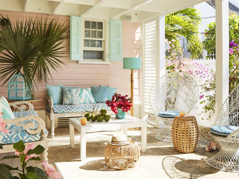 Playful Chatterbox House by de la Guardia Victoria Architects Urbanists, Inc. uses pink and turquoise to create colour pops in a perfect seaside home 有趣的Chatterbox House由德拉瓜迪亚维多利亚建筑师,城市,公司。使用粉红色和绿松石在一个完美的海滨家园创造颜色的持久性有机污染物。-21