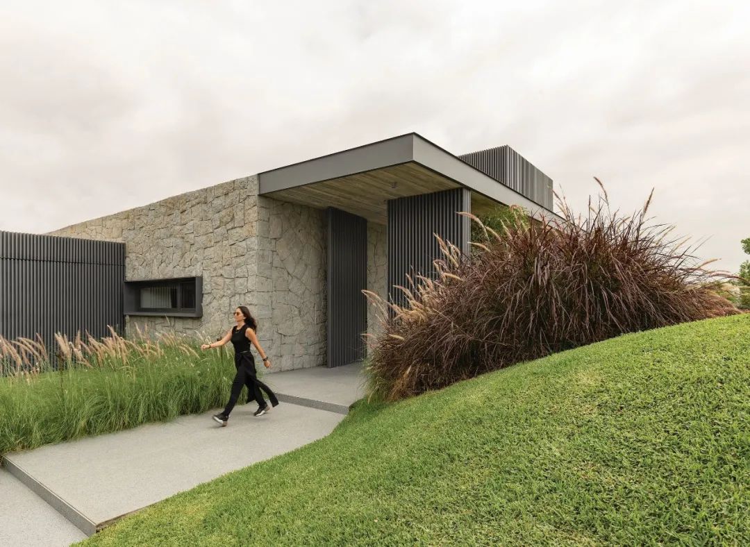 厄瓜多尔 6M 别墅 | 融入自然的简约空间-11