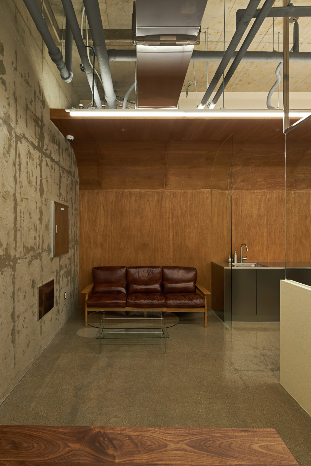 白色&木质，打造 17 平米办公室的极简氛围-9