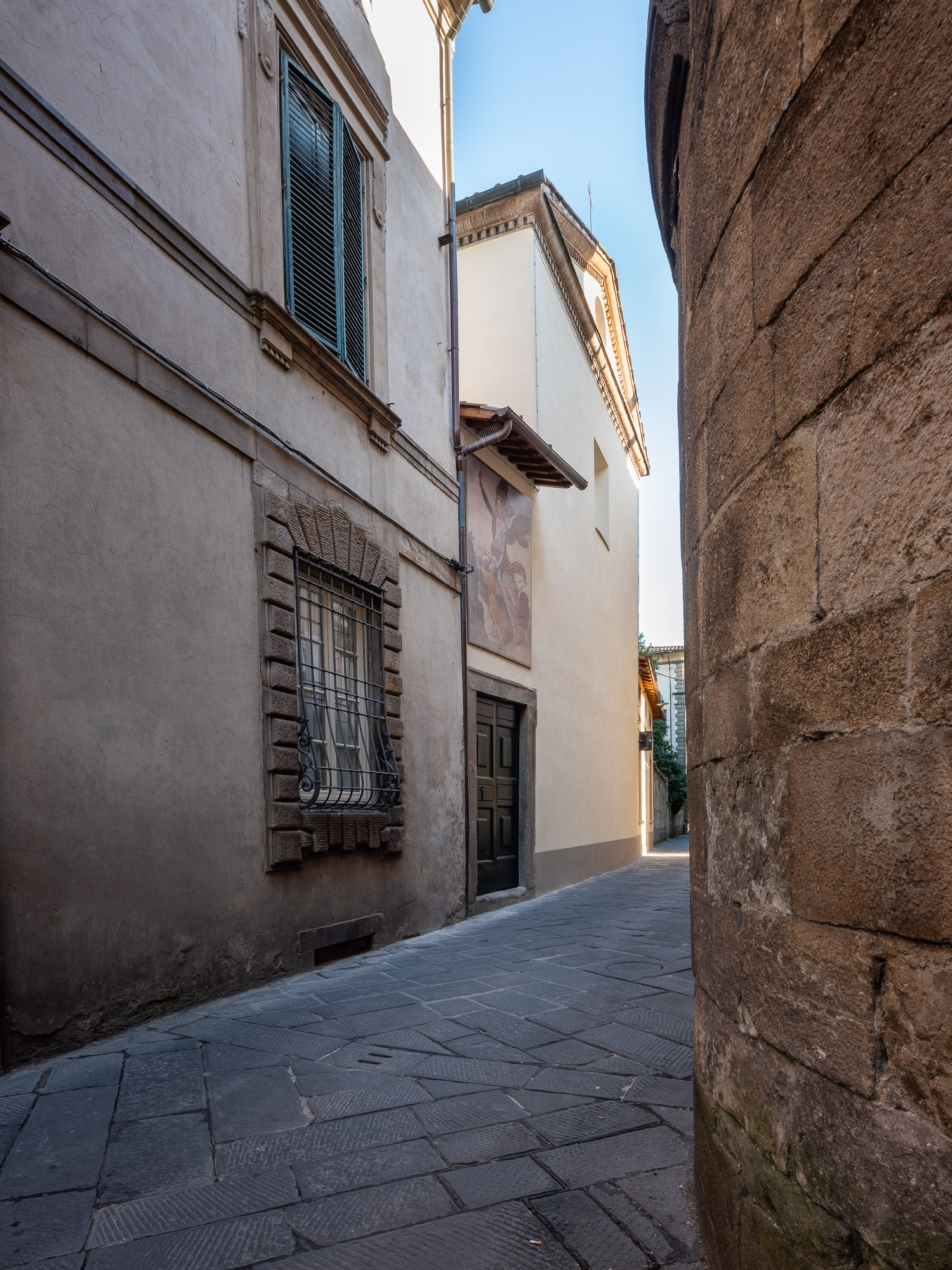 光影交织下的历史教堂修复-60