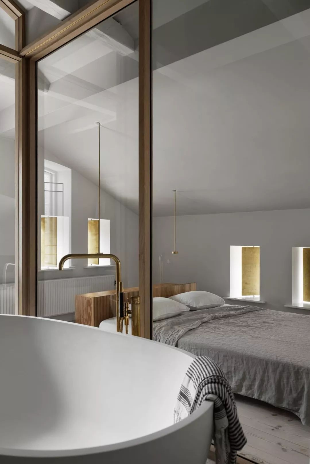 哥本哈根设计师爆改马厩，简约时髦住宅  Frama-20