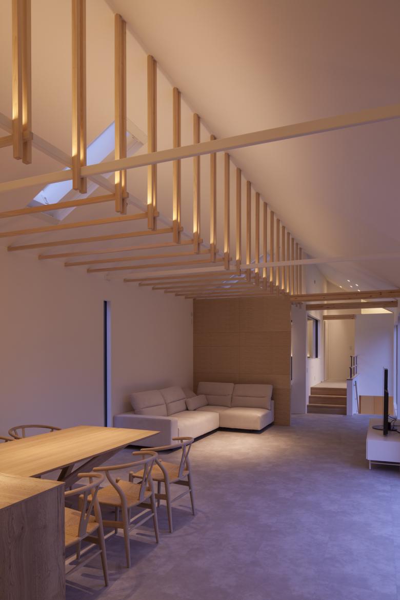 中庭を囲む切妻屋根の 2 世帯住宅丨日本神奈川丨GEN INOUE-17