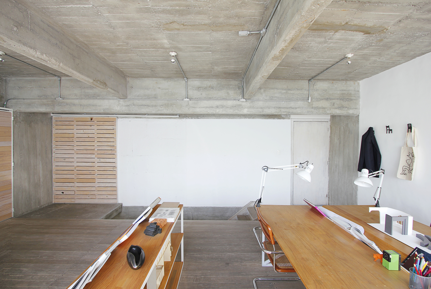 墨西哥城市中心翻新之作，木痕肌理打造独特空间-39