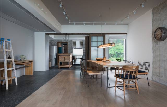水泥+原木,一家四口的原始风大宅!-25