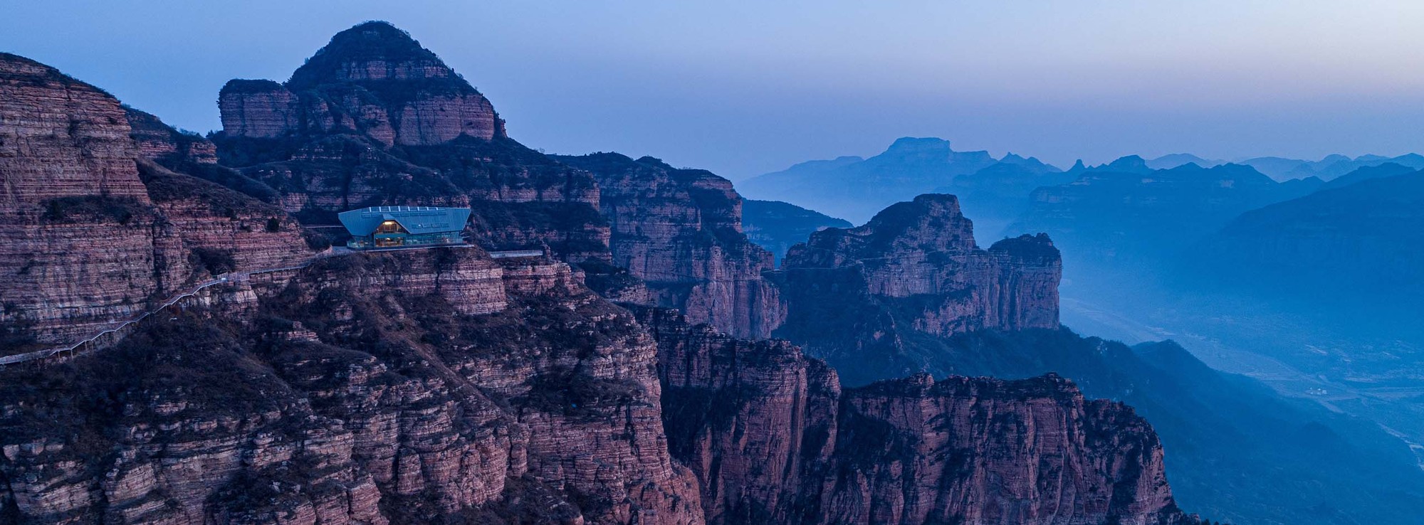 Restaurant on the Cliff / Skyland Architecture-38