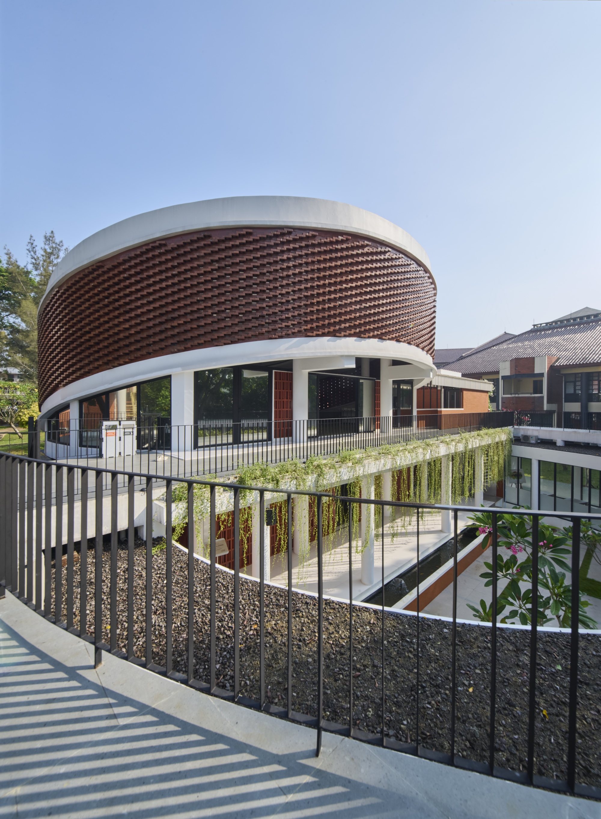 Al-Iqtishad Mushola / CREM Paragon x KIND-34