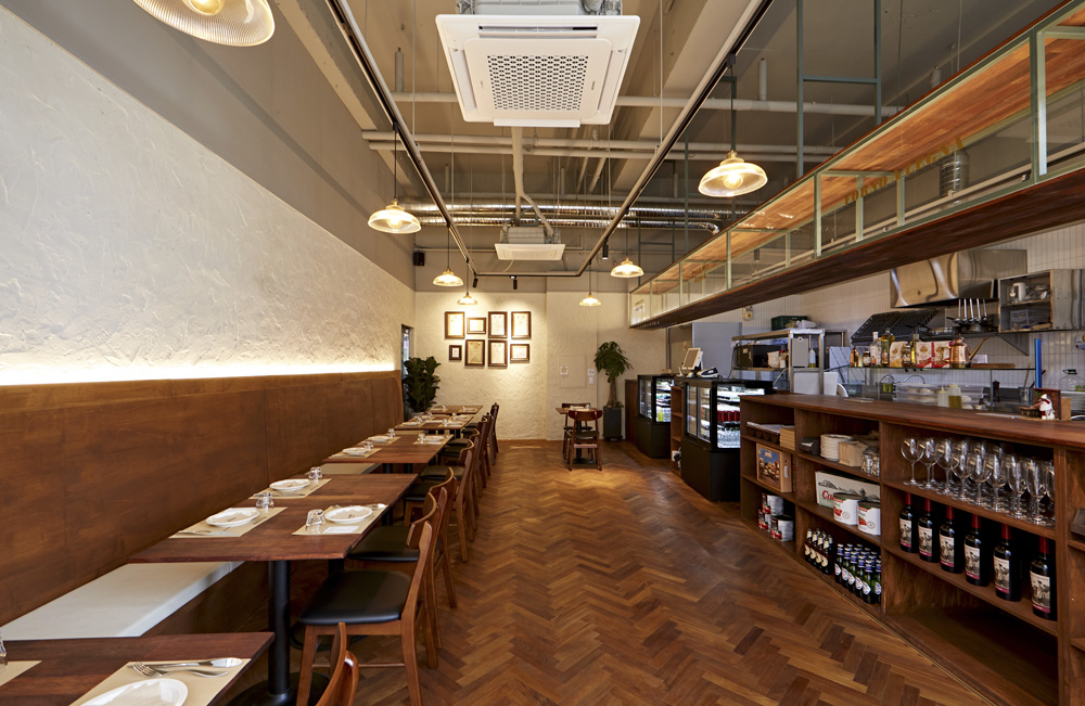 白色与木色交织的 20 平米小空间魔法-3