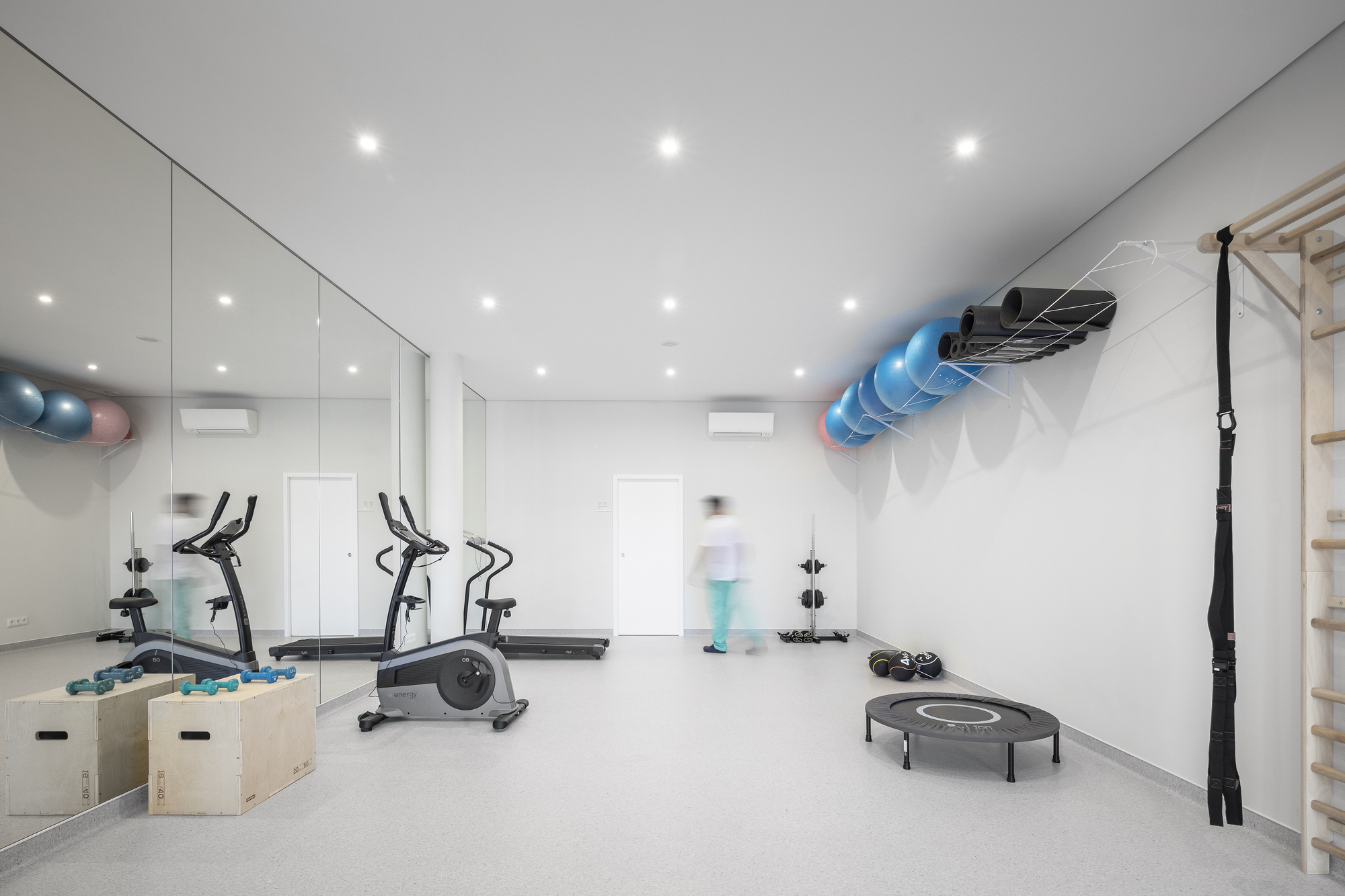 Physiotherapy Clinic / Hinterland Architecture Studio-42