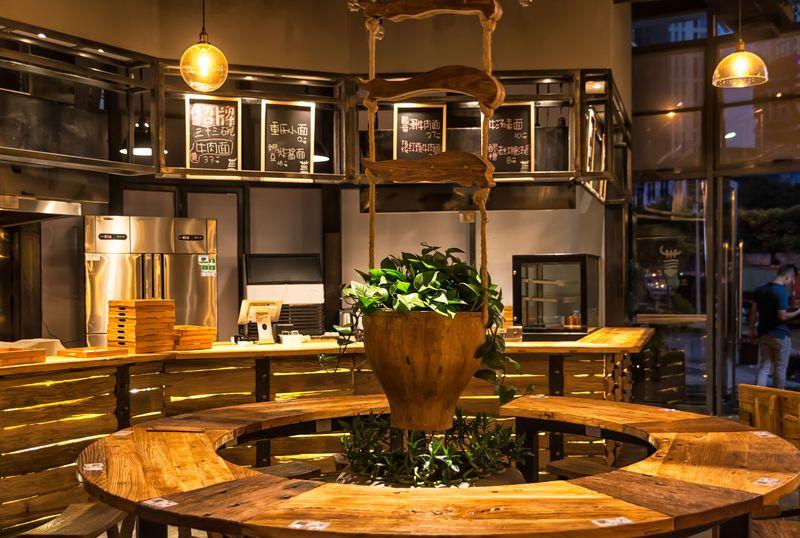 重庆三十三碗 | 花园餐厅的自然与现代交融-5