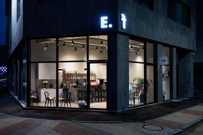 13 坪现代感性咖啡馆，打造独特室内空间-10