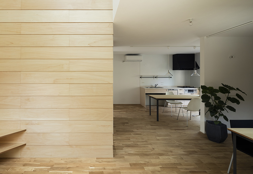 嗨，H 号房屋

说明：由于House HI含义不太清晰，HI可能是房屋编号之类的，如果HI有特殊含义请提供更多背景信息这里按照常规推测HI可能代表编号并给出一种翻译 丨日本大阪丨大阪【HAMADA DESIGN】-36