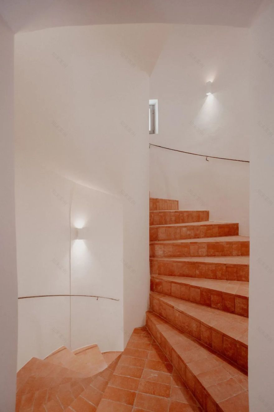 普罗旺斯葡萄园古老城堡重建丨建筑师Amelia Tavella-34