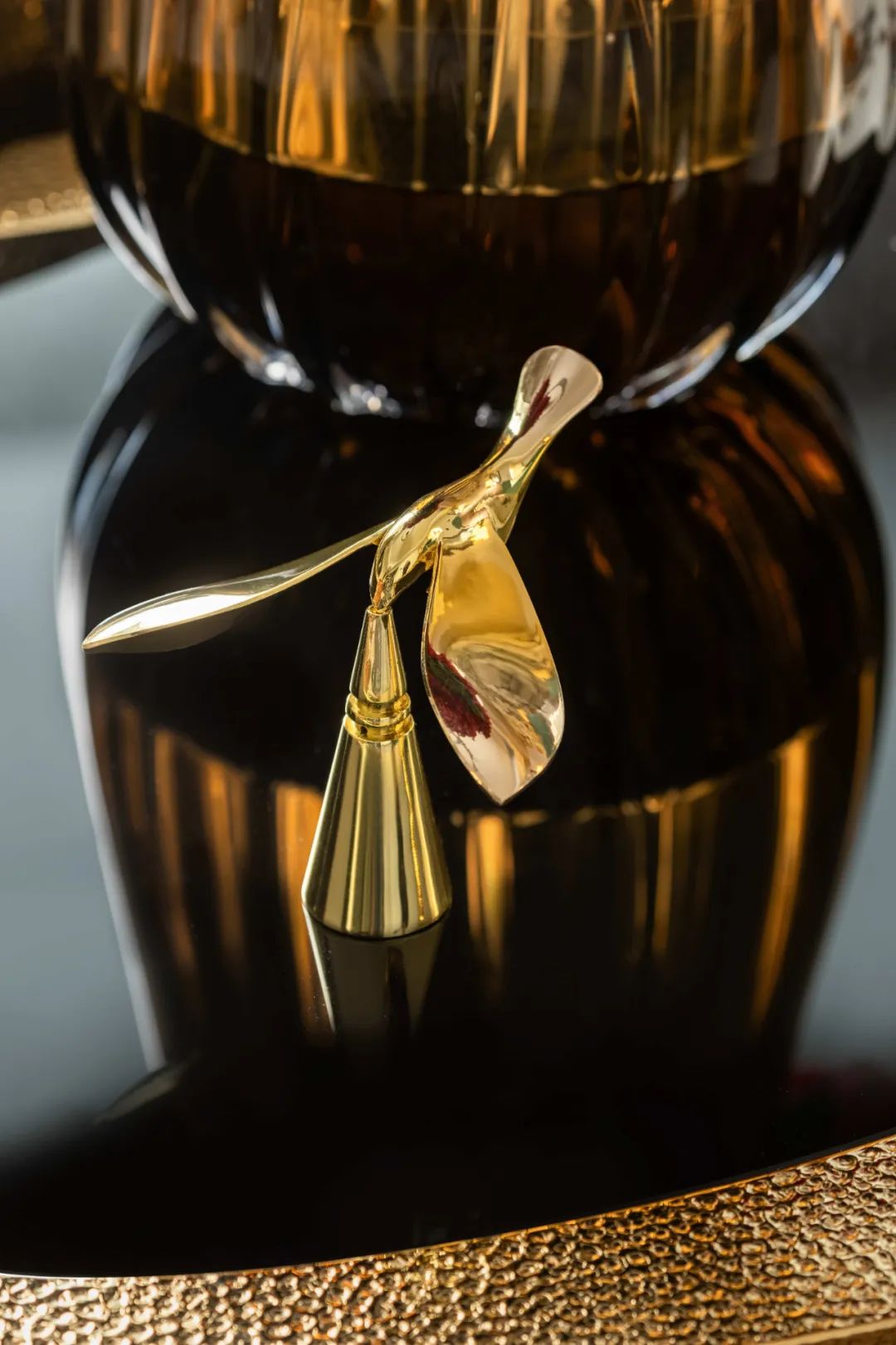 魅无界设计｜摩登海派大平层：个性与艺术的生活共鸣-8