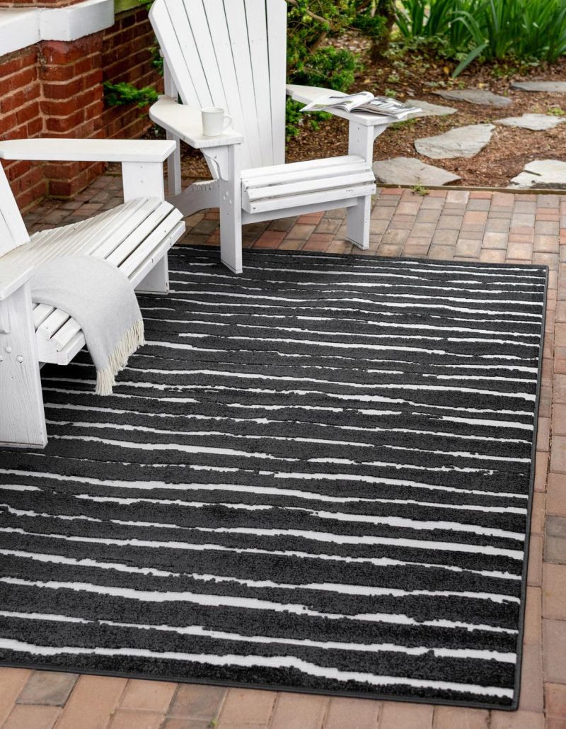 Black and White Outdoor Rugs That Fit Any Space And Style-0