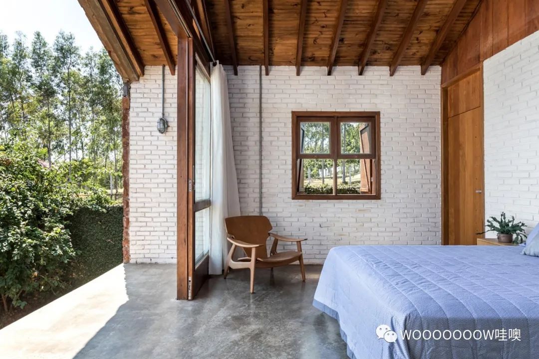 巴西河畔自然度假屋,砖墙记忆打造私密空间-18